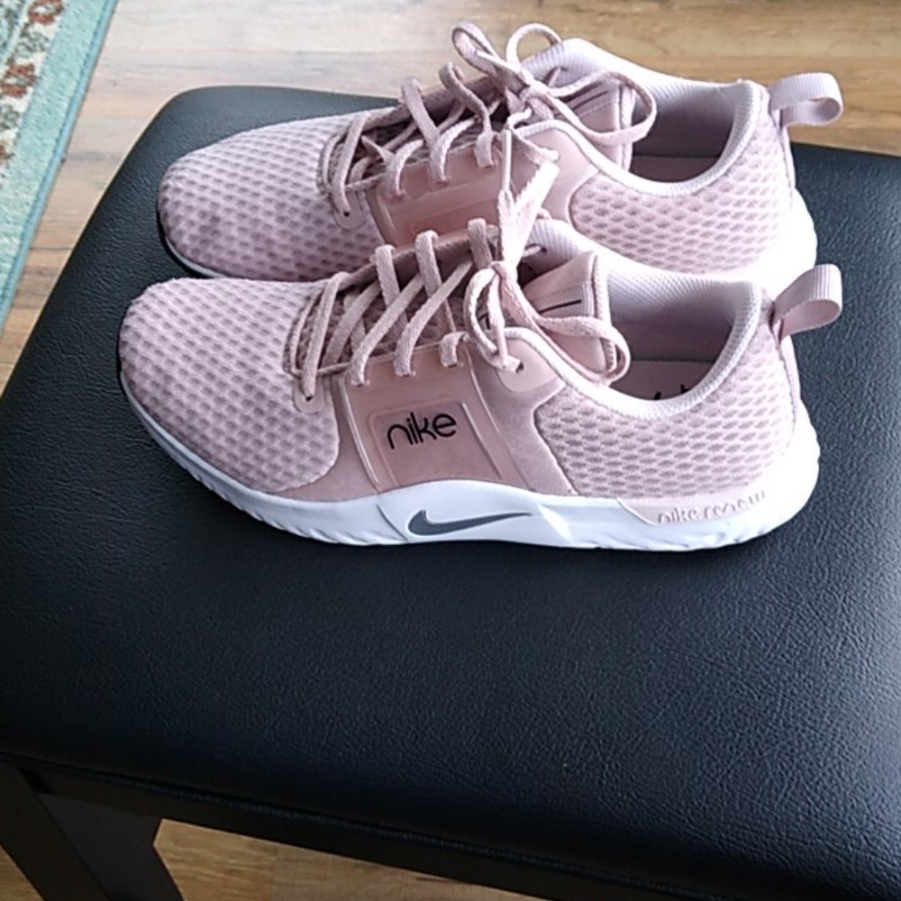 Women's nike size 9.5